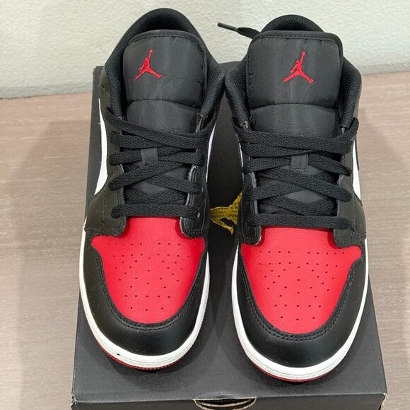 AIR JORDAN 1LOW (GS) WHITE/BLACK-VARSITY RED-WHITE BLANC/VARSITY ROUGE/BLANC/NOI - Picture 2 of 8